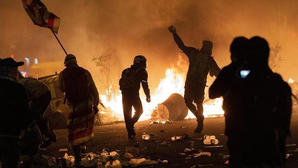 Disturbios en la plaza de Urquinaona de Barcelona en protesta por la sentencia del 'procés', el pasado 18 de octubre.