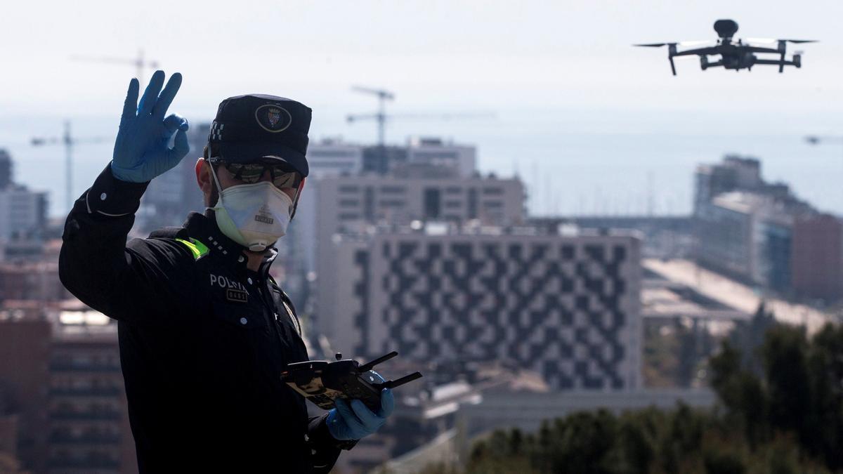 Policía de Badalona estrena dron para detectar infracciones de confinamiento