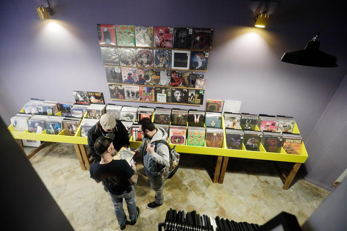 Imagen del interior de la tienda de discos Purple Haze