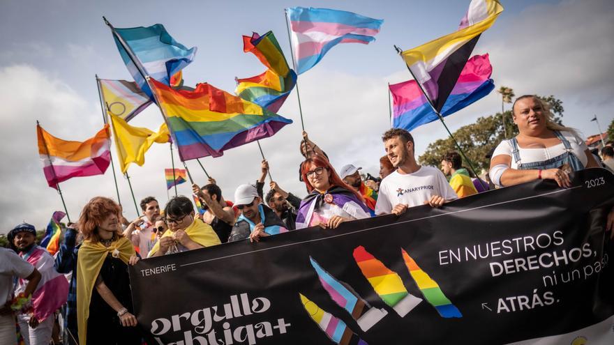 Las principales calles de La Laguna se llenan de colores y consignas de Orgullo LGTBI+