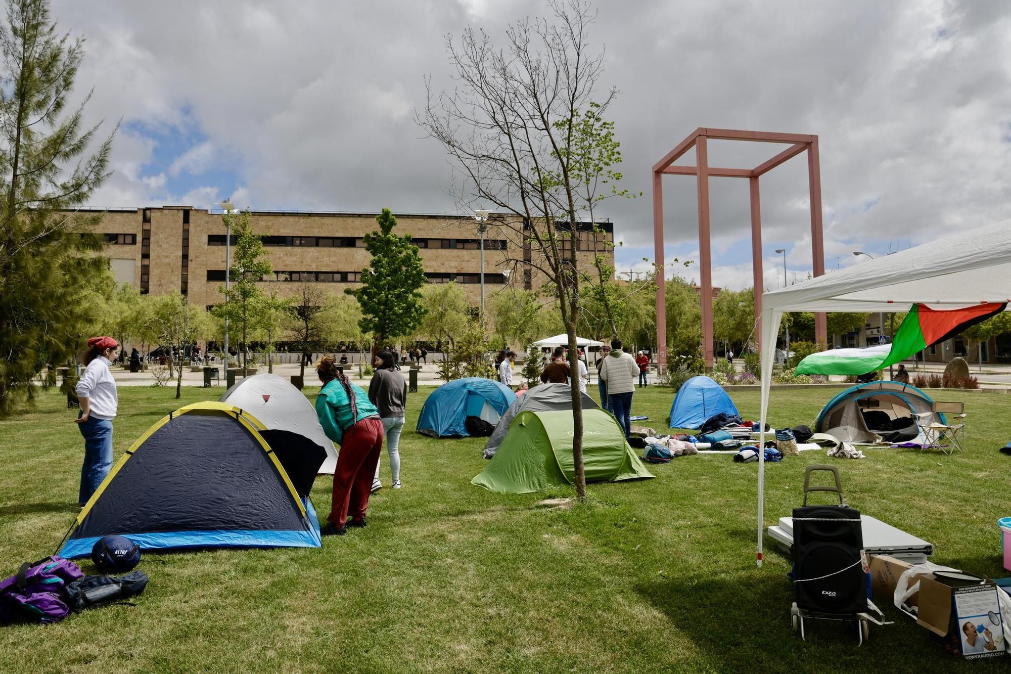 GALERÍA: Estudiantes de la USAL acampan para denunciar el genocidio contra Palestina