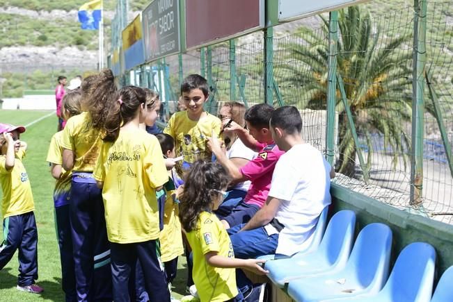 Entrenamiento de la UD Las Palmas en Barranco ...