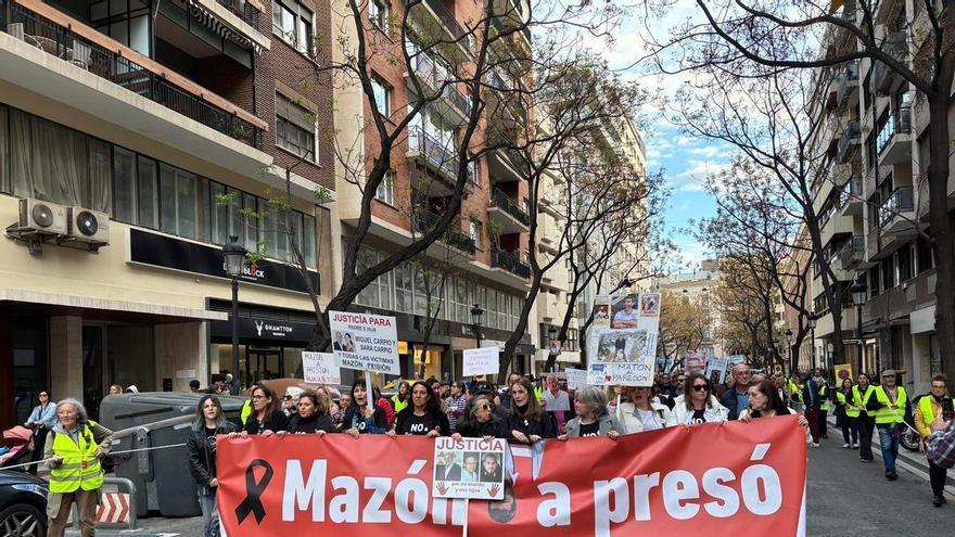 Miles de personas recorren València en la primera manifestación contra Mazón tras su citación como testigo