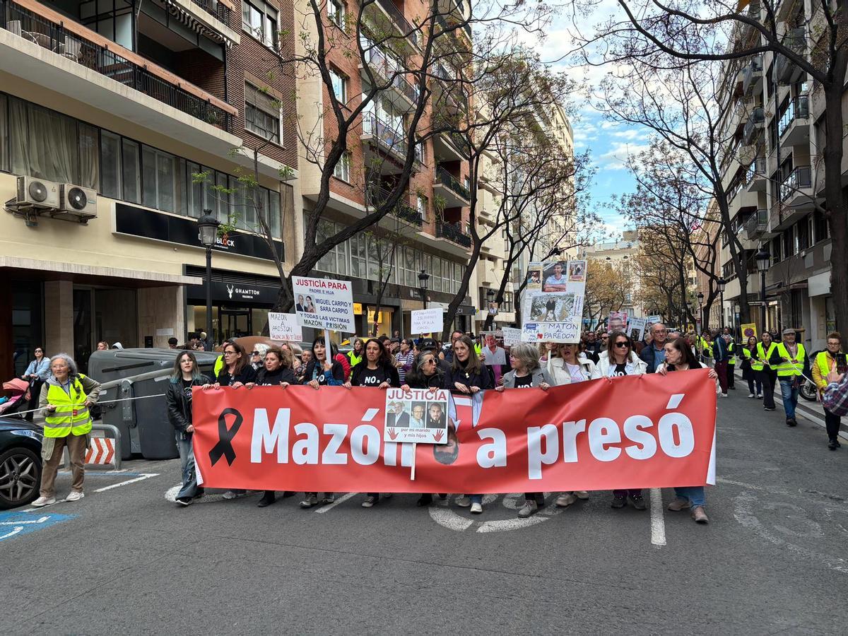 Cabeza de la manifestación contra Carlos Mazón