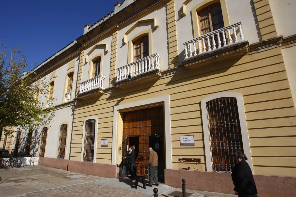 Fachada del centro cívico de Lepanto y sede de la Casa Ciudadana.