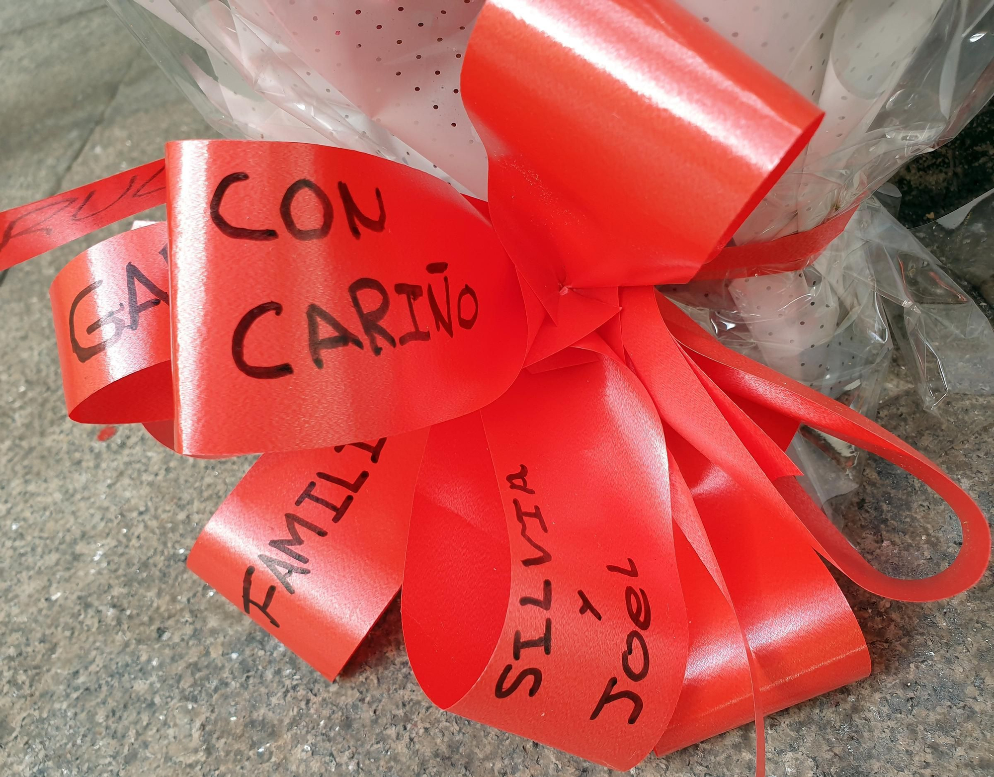 Los vecinos vuelven al edificio incendiado en Vigo a por sus pertenencias