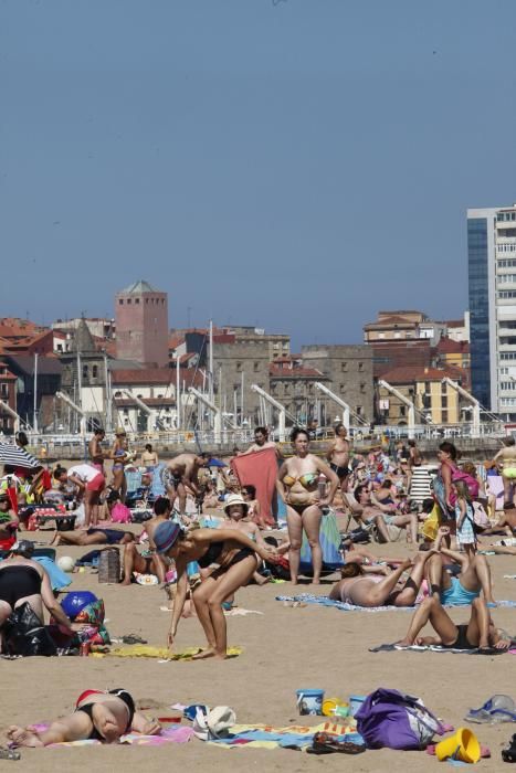 Playa de Poniente en Gijón