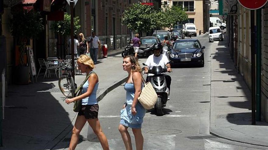 Una imagen de la calle Trinquet, en pleno centro urbano de Elche y una de las vías que se encuentran en estudio para su peatonalización