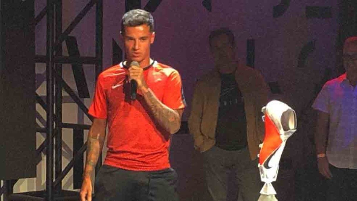 Coutinho participa en la presentaci n de unas botas