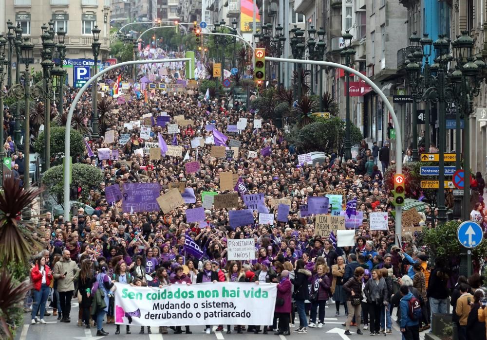 Decenas de miles de viguesas y vigueses vuelven a manifestarse este 8M para reclamar cambios en el sistema.