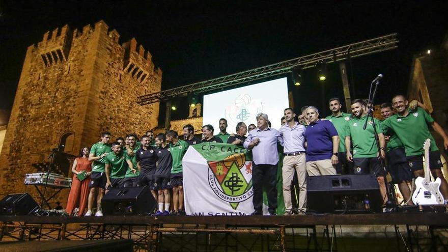 La plaza se viste de verde Cacereño