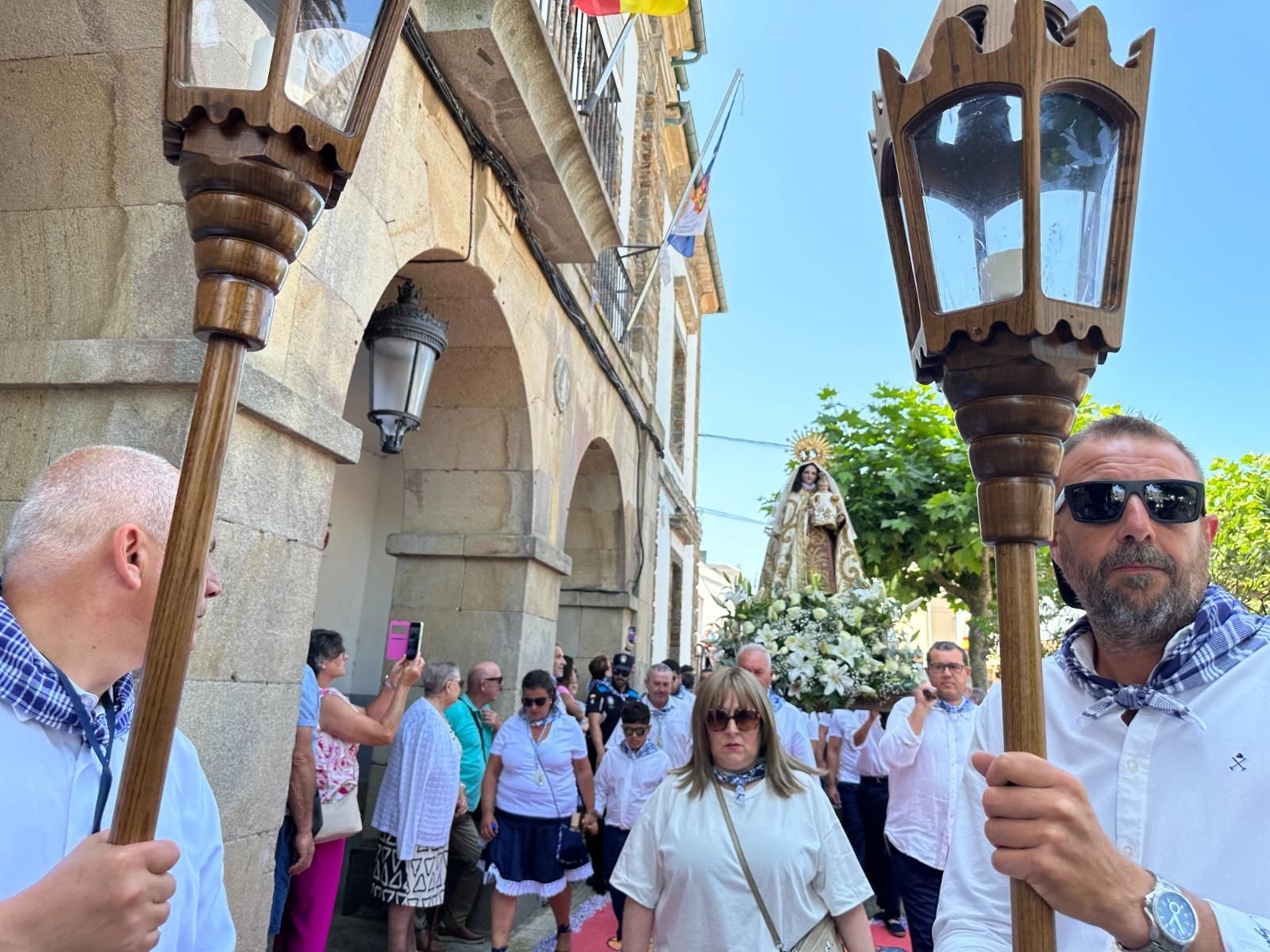 EN IMÁGENES: La procesión de la virgen del Carmen en Tapia de Casariego