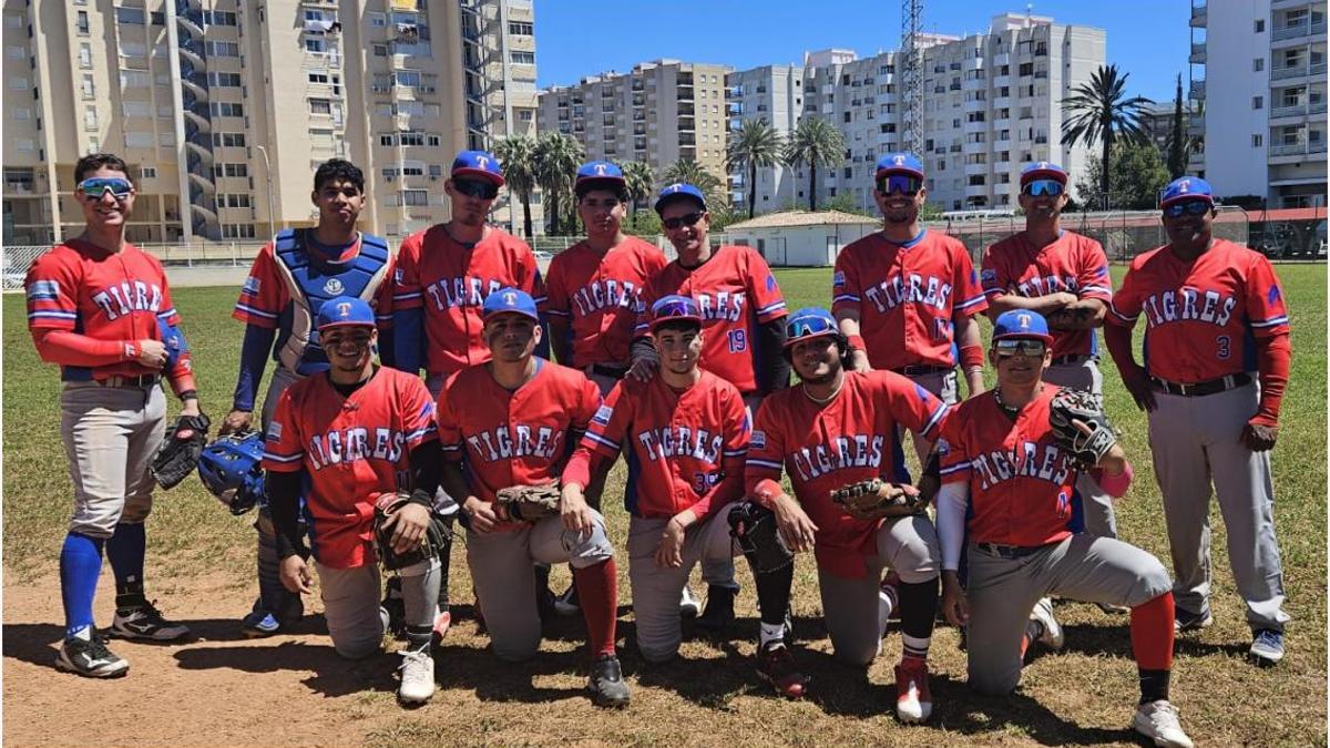 Los jugadores de Tigres de Gandia