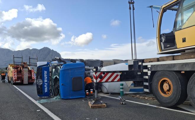 Las impactantes imágenes del accidente de un camión hormigonera en la N-332 en Ondara