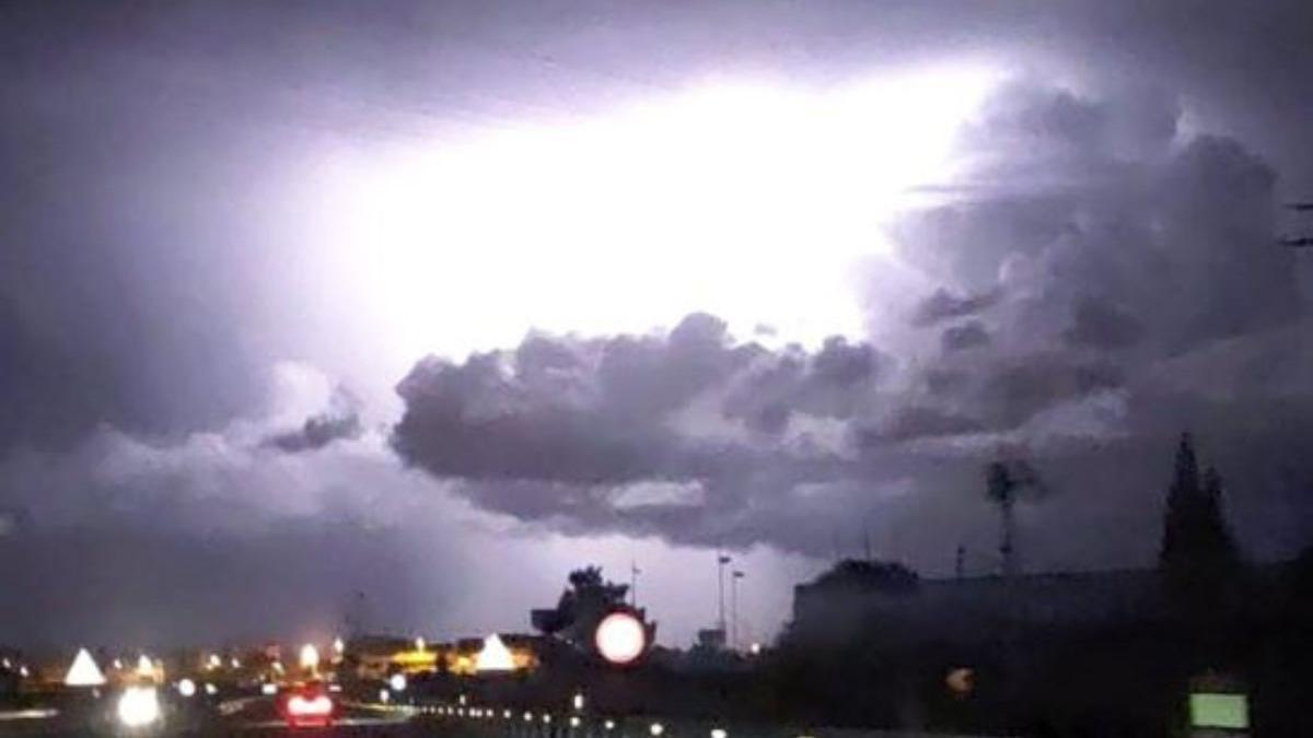 La tormenta captada desde la autovía de La Manga.