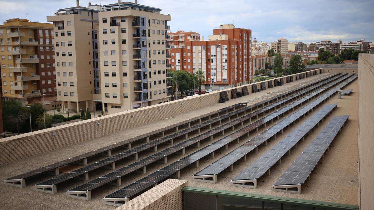 La apuesta de las renovables es uno de los ejes de la economía circular, que propone un uso eficiente de los recursos, garantizando un futuro más sostenible. Castelló, comprometida con la causa.