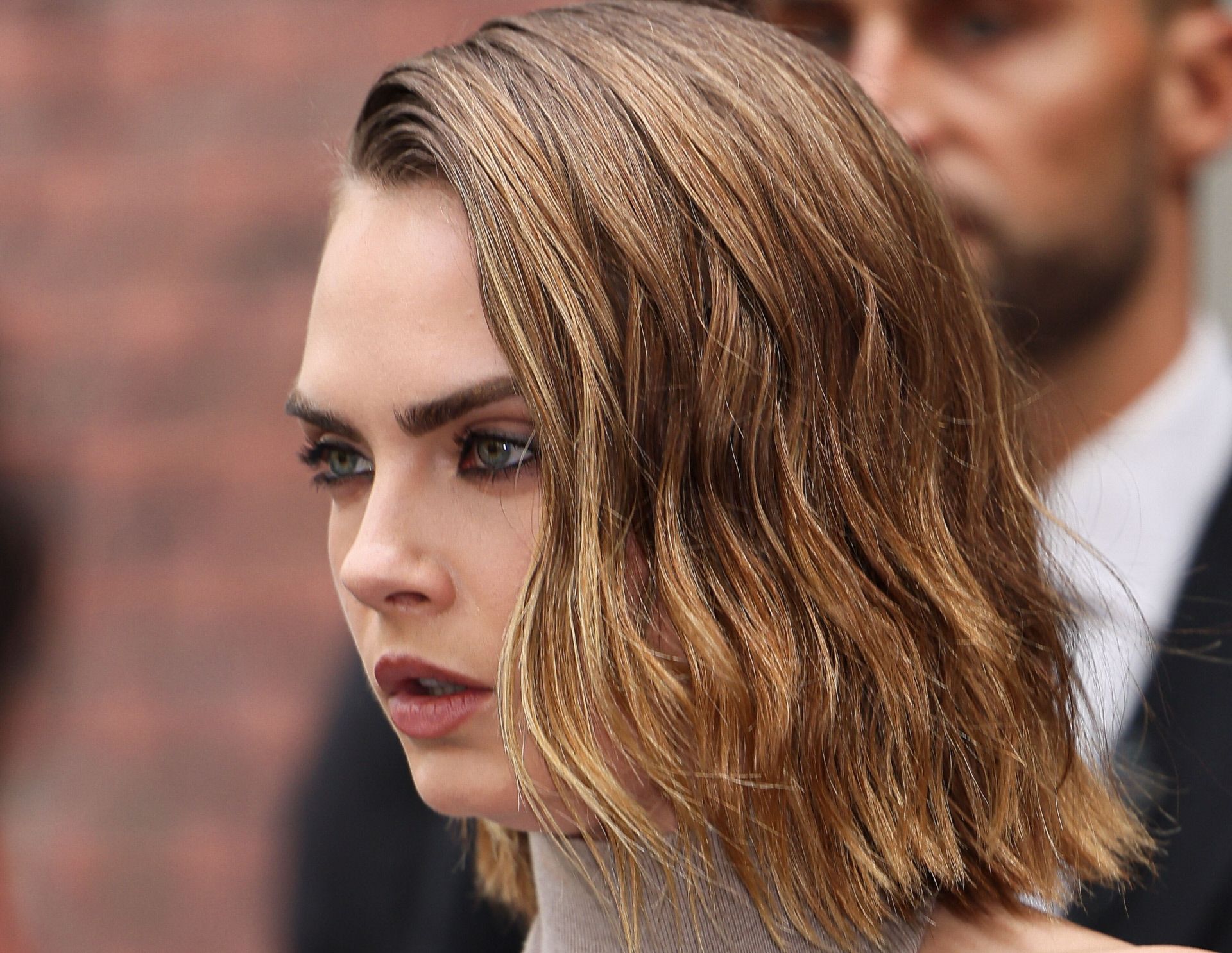 Cara Delevingne con corte de pelo degradado