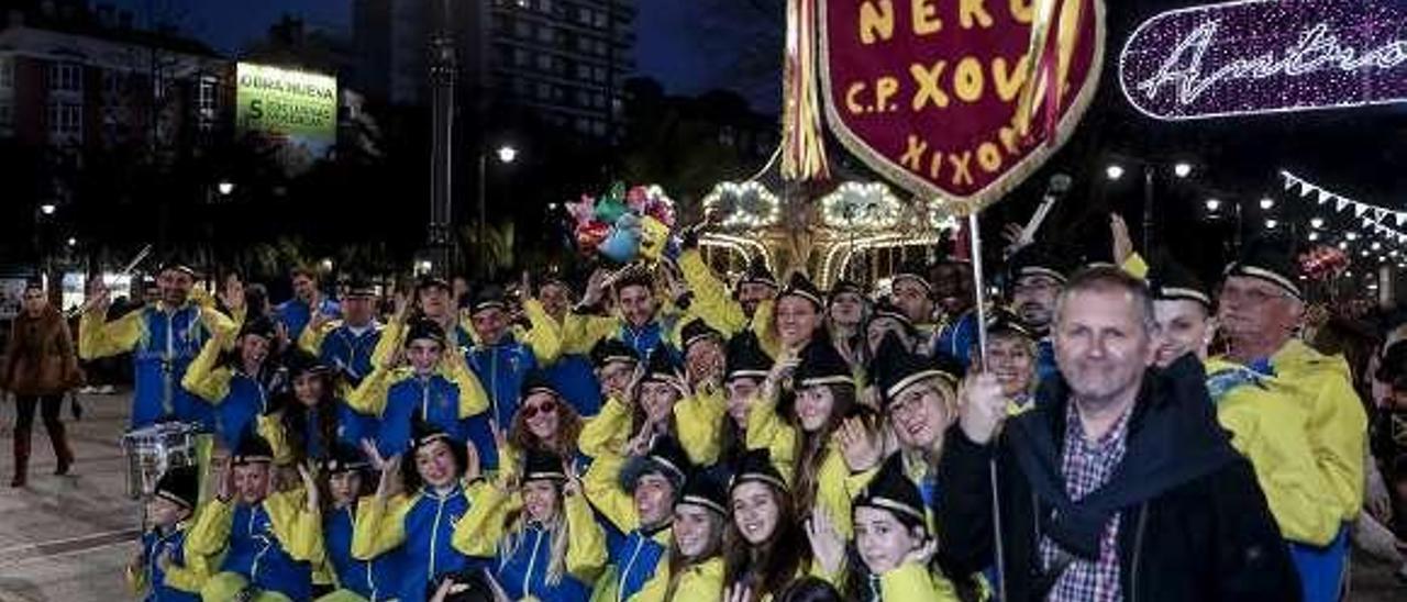 Integrantes de la charanga &quot;Xaréu nel Ñeru&quot;, el pasado viernes.