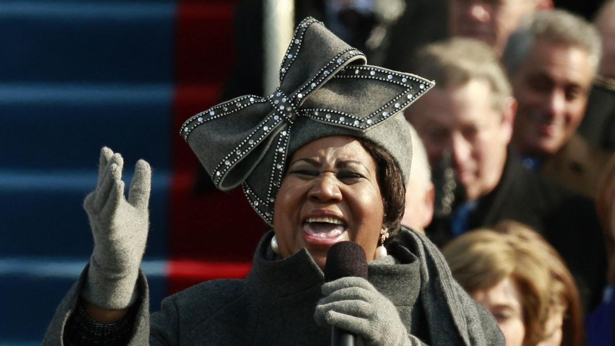 Aretha Franklin canta durante la ceremonia de inauguración del presidente electo Barack Obama en Washington, el 20 de enero de 2009.