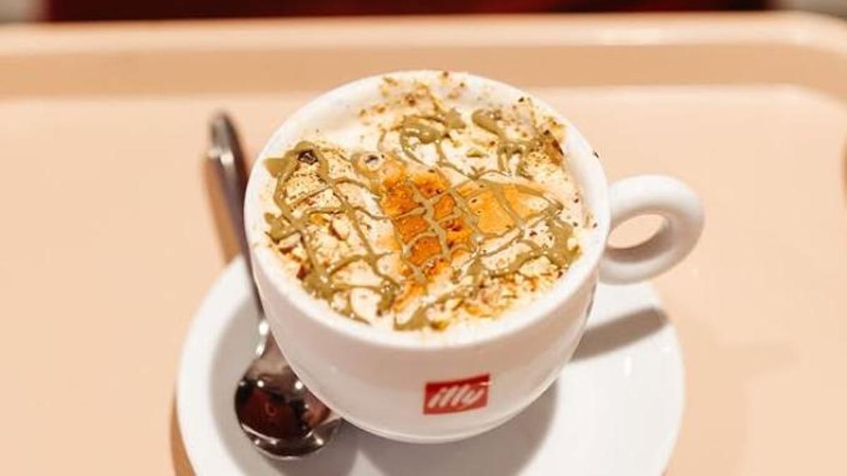 Esta es la nueva cafetería del centro de Málaga que sirven el café viral en Italia: con helado
