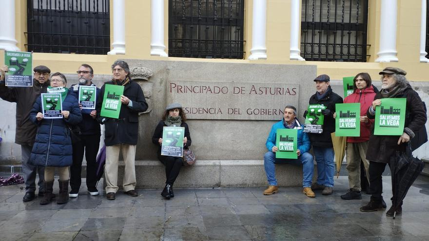 La plataforma &quot;Salvemos La Vega&quot; se concentra el sábado para manifestar su descontento ante un convenio &quot;hecho con oscurantismo&quot;