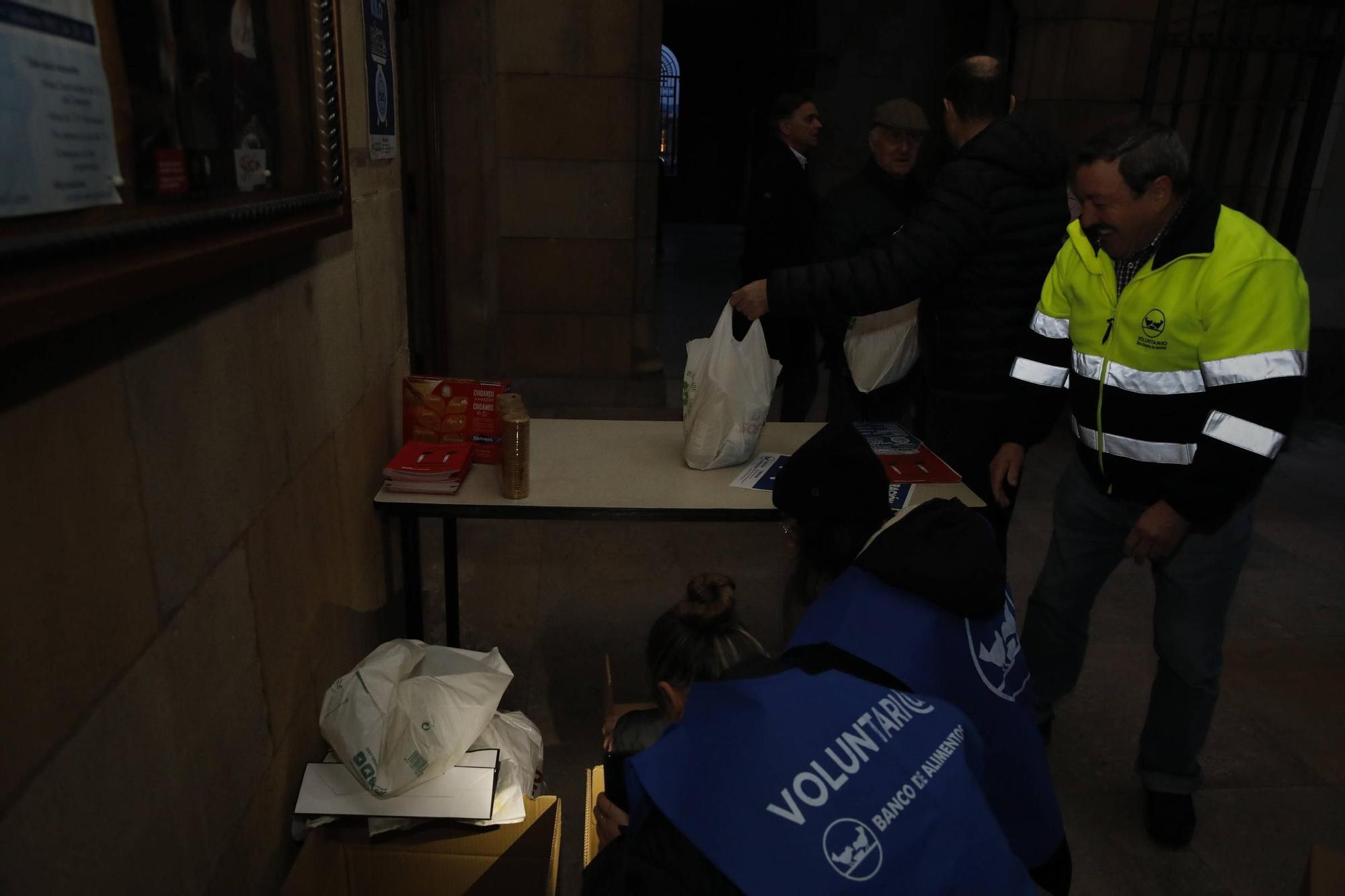 El concierto solidario y recogida de alimentos en la iglesia de San Pedro, en imágenes