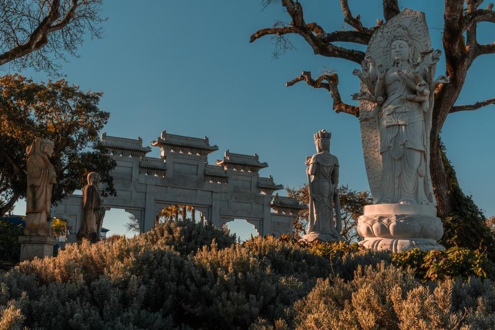 Vista de uno de los rincones del jardín oriental de Portugal / Shutterstock
