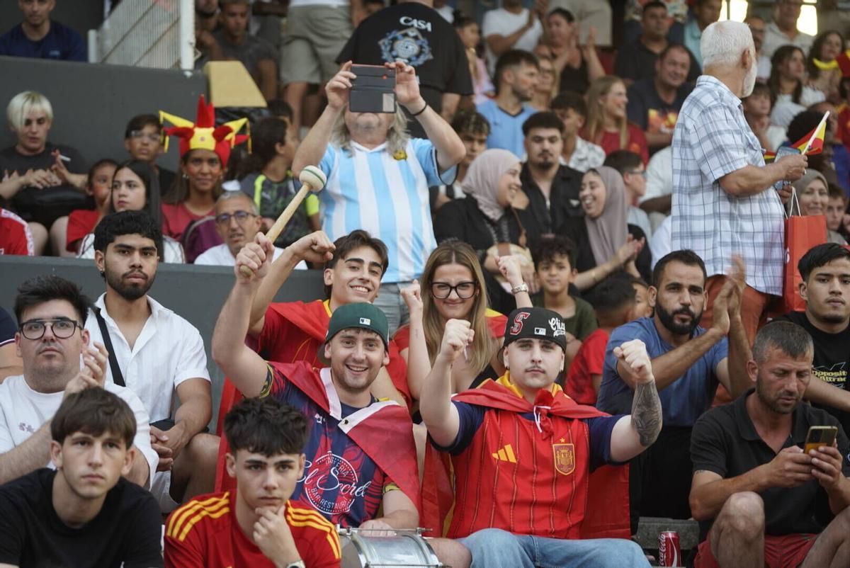 Busca't a les imatges del partit de la final del mundial a l'estadi del Nou Congost