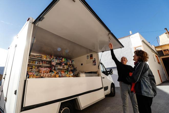 La venta ambulante en los pueblos lucha por su supervivencia