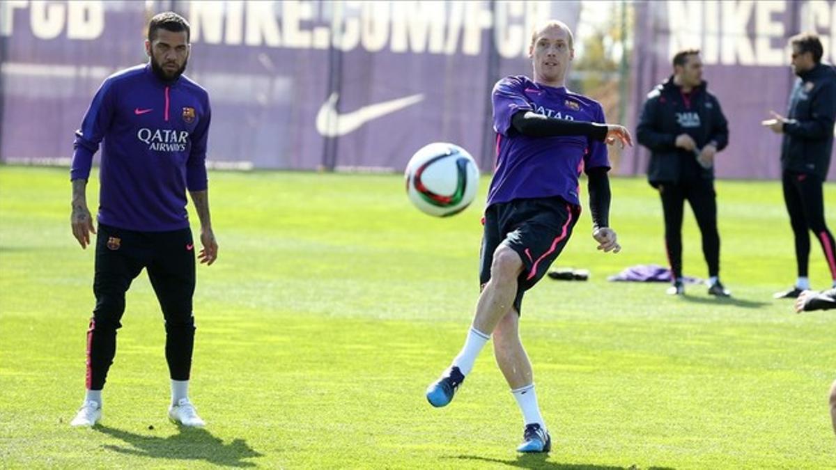 Alves y Mathieu, en un entrenamiento.