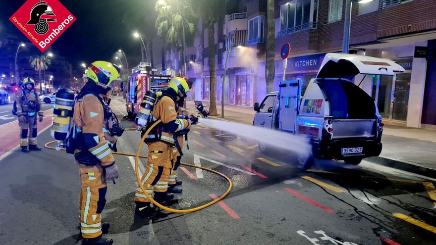 Alarma de madrugada por un conato de incendio en un vehículo eléctrico de limpieza viaria en Benidorm
