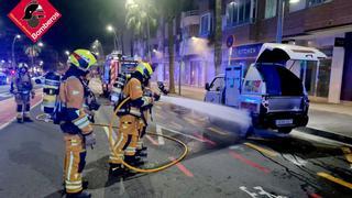 Alarma de madrugada por un conato de incendio en un vehículo eléctrico de limpieza viaria en Benidorm