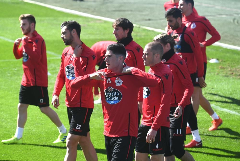 Carlos Fernández comienza a realizar algunas tareas con el grupo aunque su presencia en la convocatoria para el partido contra el Almería parece poco probable.