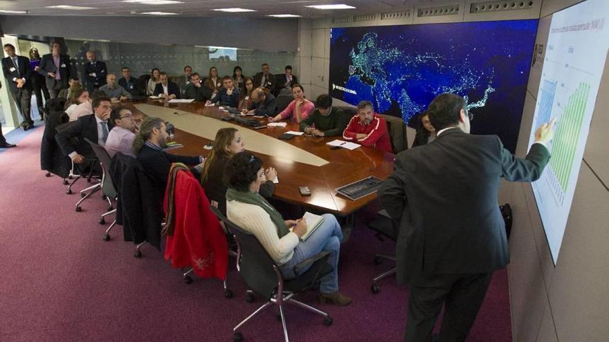 El Centro de Control Eléctrico que REE tiene en Madrid, durante la explicación de ayer.