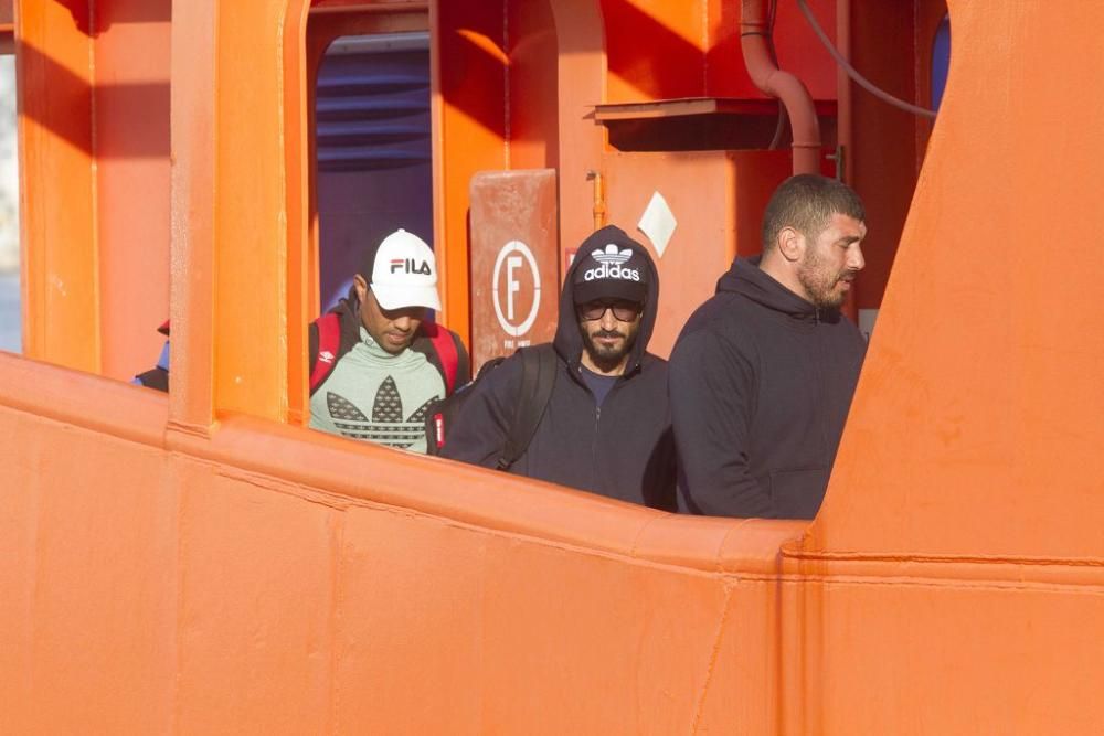 Llegada al puerto de Cartagena de los inmigrantes rescatados en el mar