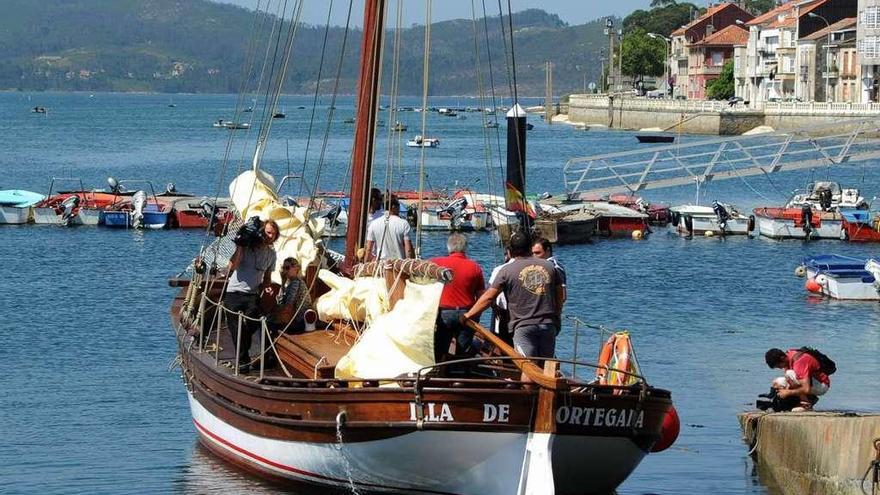 Una de las salidas del galeón a la isla de Cortegada.  // Iñaki Abella