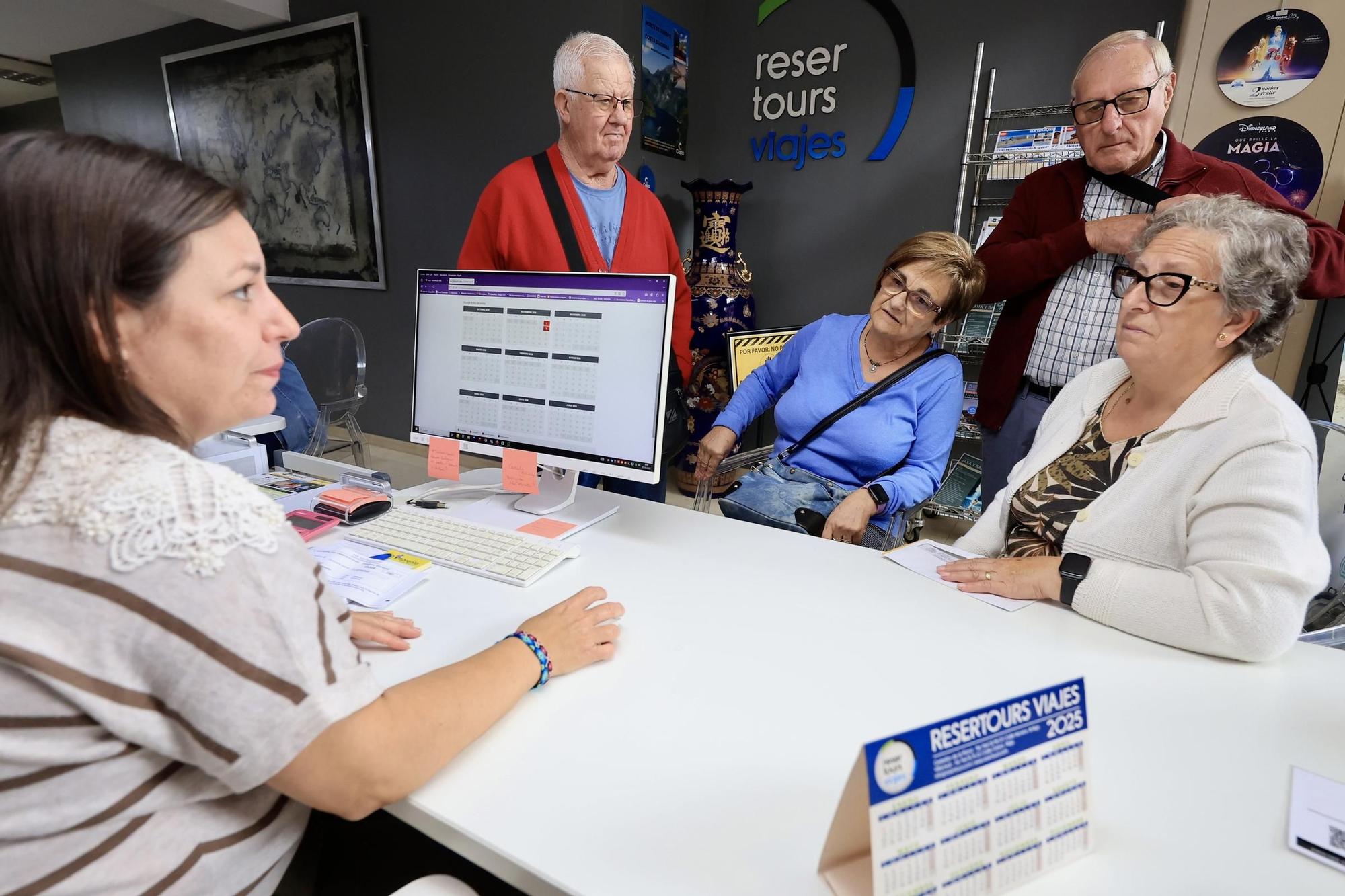 Alud de jubilados en las agencias de Castellón para 'cazar' un viaje del Imserso