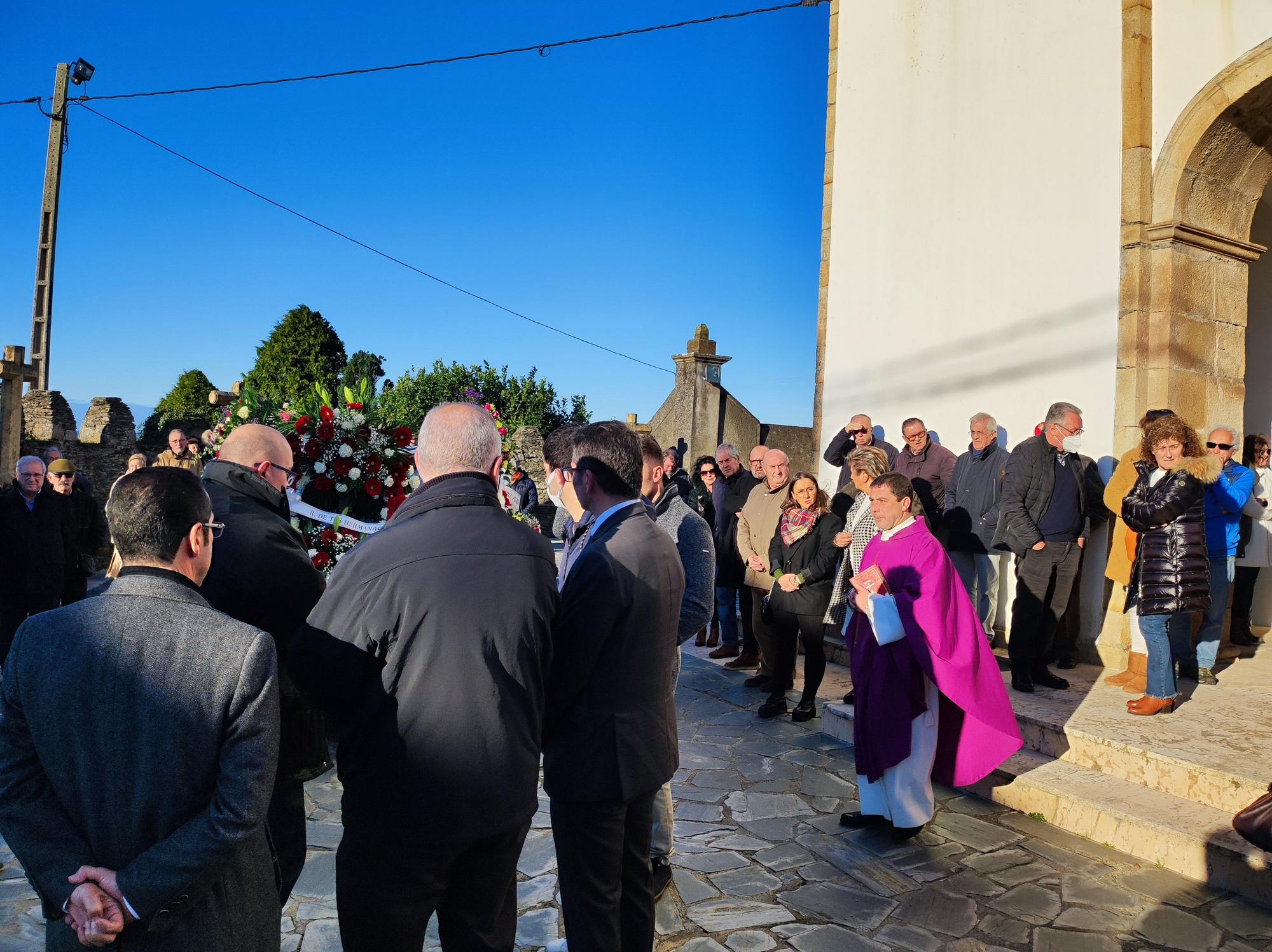 La iglesia de Santa Marina, llena para despedir a Manuel Bedia