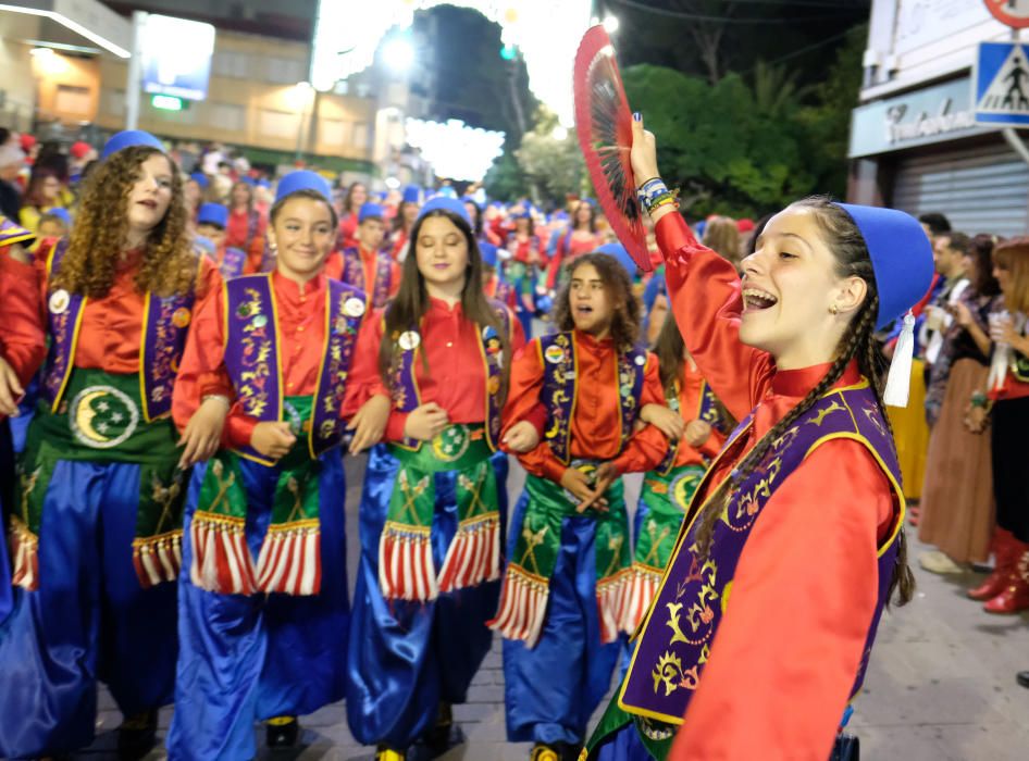 Entusiasmo y júbilo en el esperado desfile de la Retreta de Elda