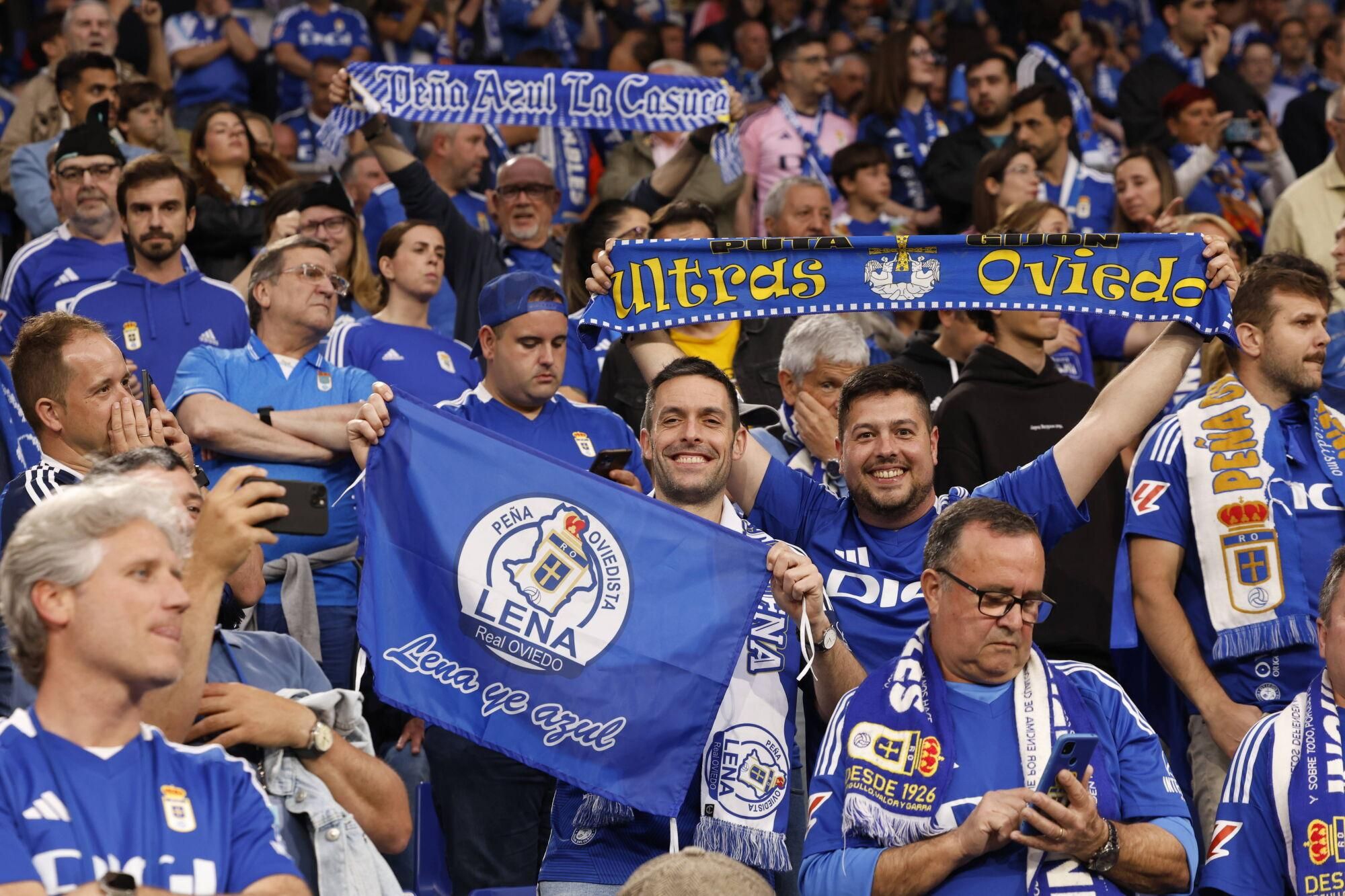 EN IMÁGENES: Ambientazo en la vuelta del play off entre Oviedo y Almería en el Carlos Tartiere
