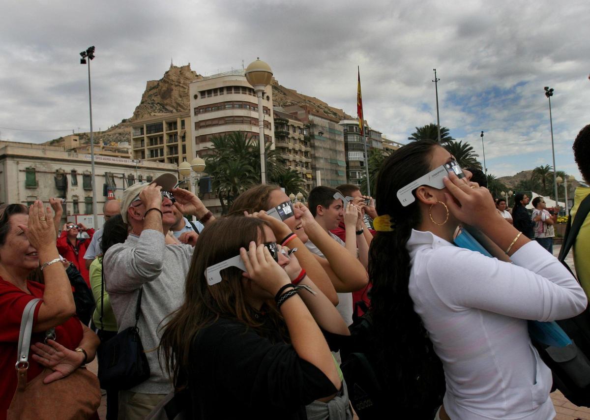 Seguimiento del eclipse de 2005 en Alicante.