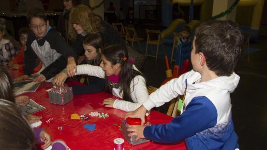 Niños juegan, ayer, en el marco de un programa de actividades organizado por CEOE.