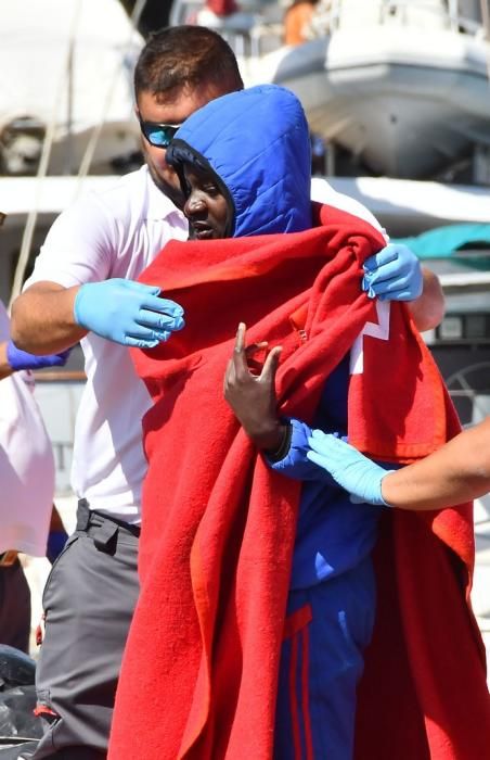 28/02/20 ARGUINEGUIN. MOGÁN. Llegada de migrantes al puerto de Arguineguin después de ser rescatados por un velero. Fotógrafa: YAIZA SOCORRO.  | 28/02/2020 | Fotógrafo: Yaiza Socorro