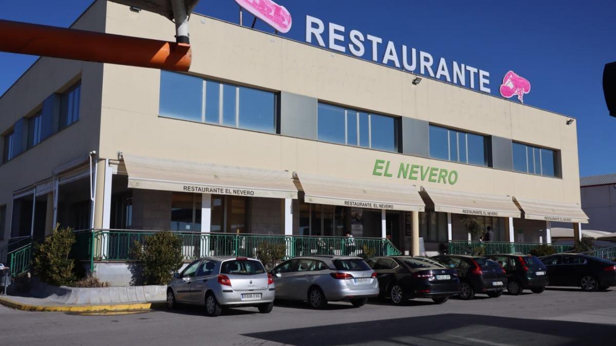 Denuncian a un restaurante de un área de servicio del Nevero tras detectar clientes en su interior