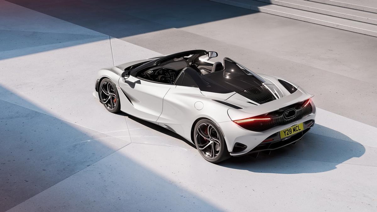 La única y principal diferencia entre el McLaren 750S y 750S Spider, es que el Spider es la versión descapotable y la 750S la coupé. El Spider cuenta con un techo retráctil y es un poco más pesado por los mecanismos del techo y los refuerzos estructurales. La única y principal diferencia entre el McLaren 750S y 750S Spider, es que el Spider es la versión descapotable y la 750S la coupé. El Spider cuenta con un techo retráctil y es un poco más pesado por los mecanismos del techo y los refuerzos estructurales.