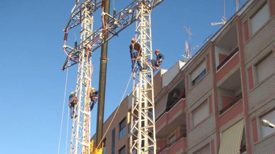 La Viña dice adiós a la torre de alta tensión tras años de lucha