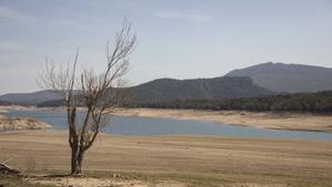 El embalse de Darnius Boadella y el río Muga bajo los efectos de la sequía