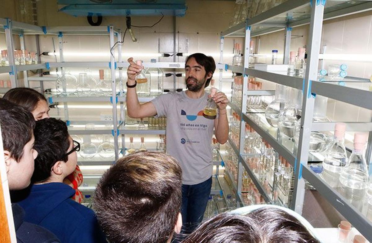 Las carreras científicas y tecnológicas urgen "el talento y el esfuerzo femenino"