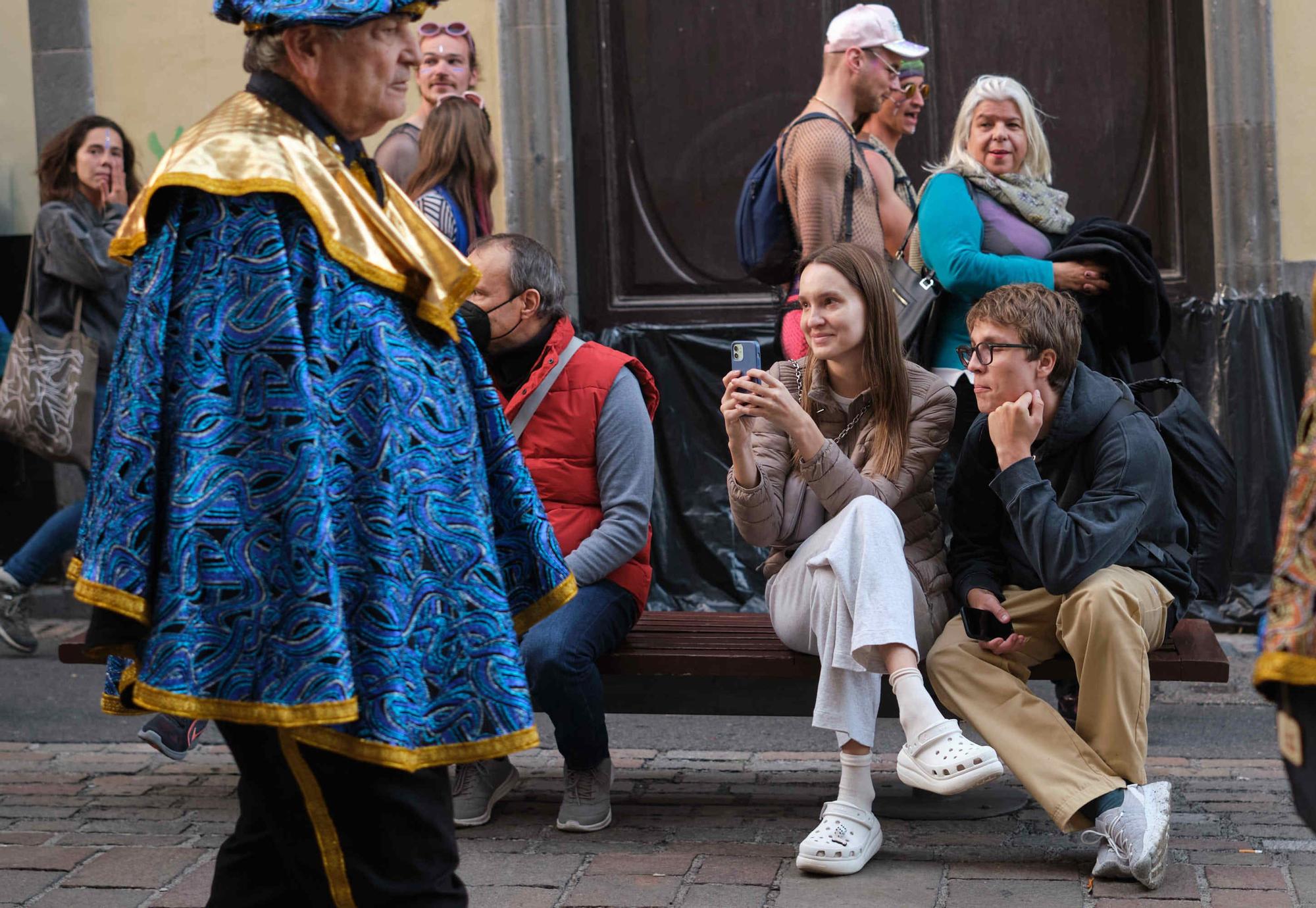 Los grupos del Carnaval actúan en la calle