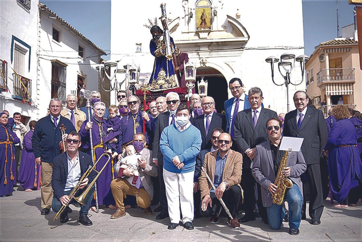 TRADICIÓN MUSICAL EL CORO DE CAPILLA, DE CASTRO DEL RÍO, EN EL LLANO DE JESÚS, ANTES DE LA ENTRADA DEL NAZARENO EN SU TEMPLO Y TRAS CANTAR UN MISERERE